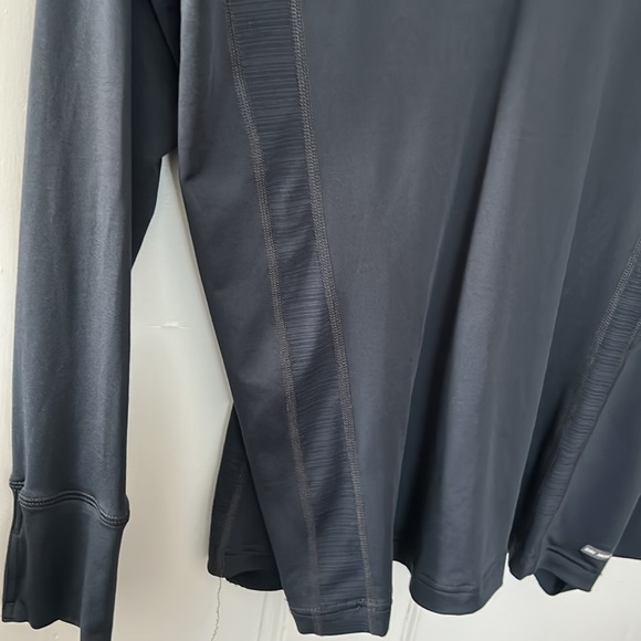 Danskin Now long sleeve performance Tee shirt . Charcoal grey color. Fitted XL. - Picture 4 of 9